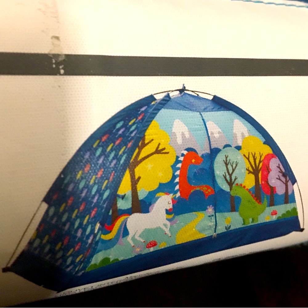 Cricket, kids tent